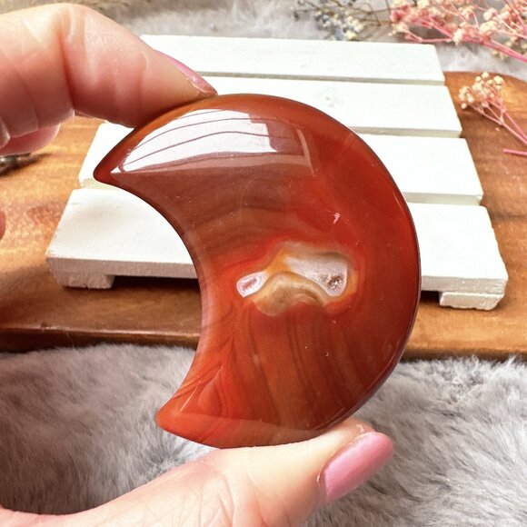 Gorgeous Small Carnelian Moon Carving - Picture 6 of 6